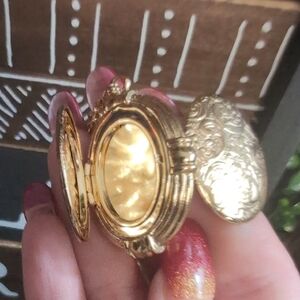 Etched Floral Duel Sided Locket